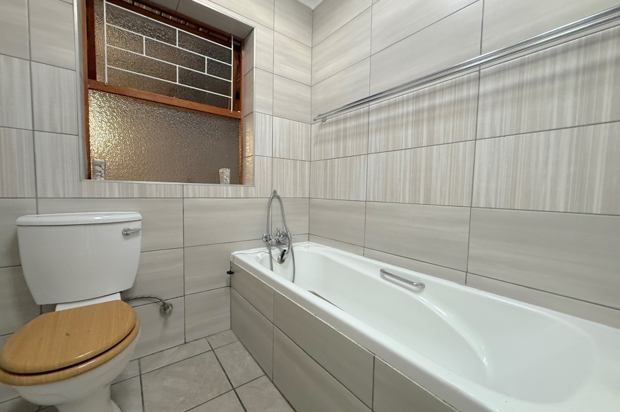 To Let 2 Bedroom Property for Rent in Oakglen Western Cape
